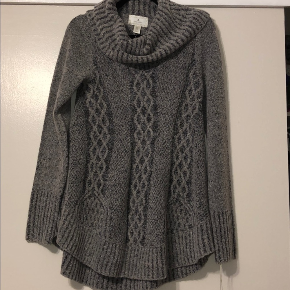 NWT oversized super comfy sweater. Size Medium.